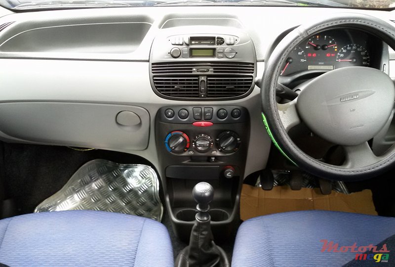 2002' Fiat Punto photo #4