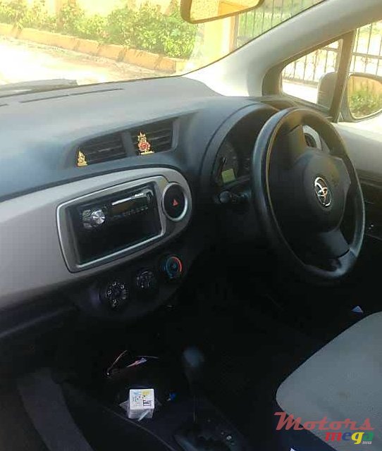 2011' Toyota Vitz photo #5