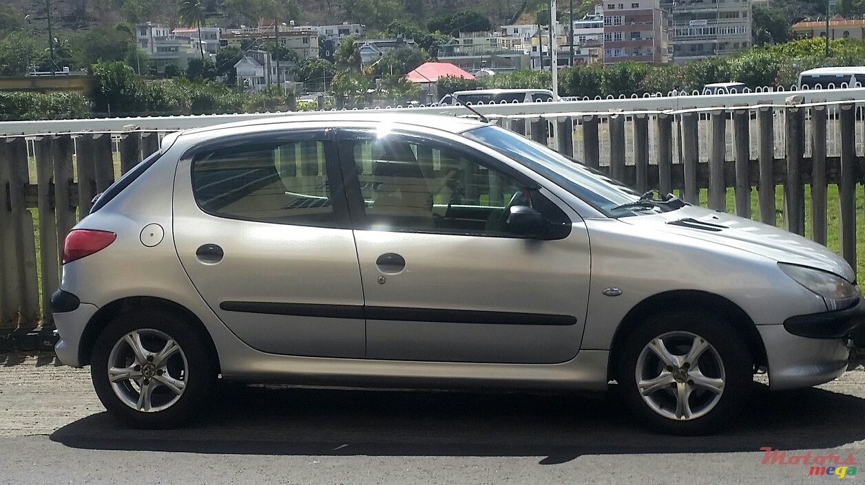 2003' Peugeot 206 Xr photo #1