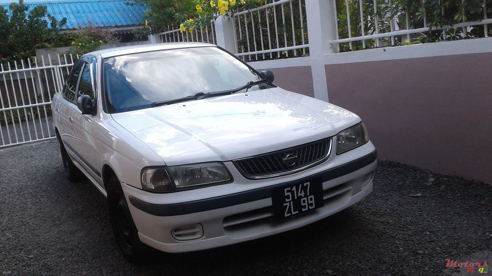 1999' Nissan photo #2