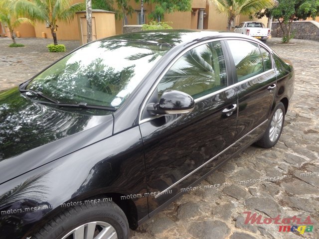 2009' Volkswagen Passat photo #3