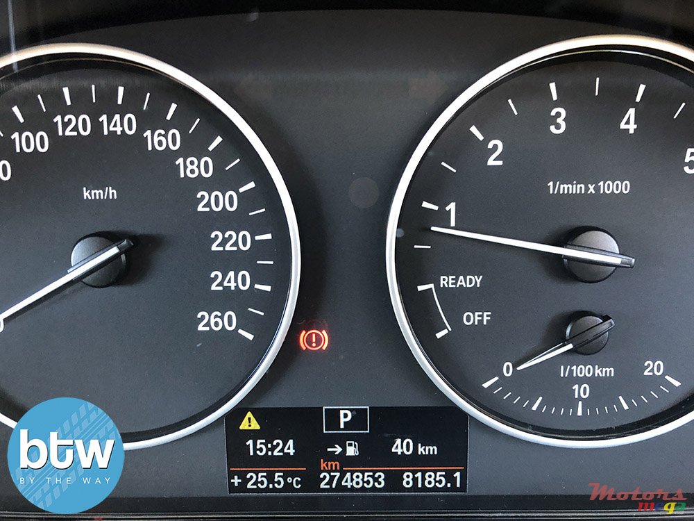 2012' BMW 318 photo #7