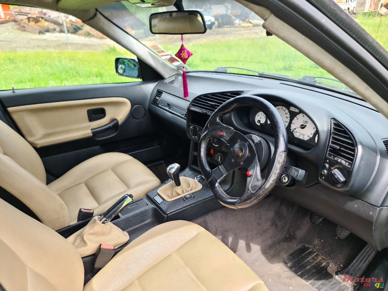 1992' BMW 3 Series photo #1