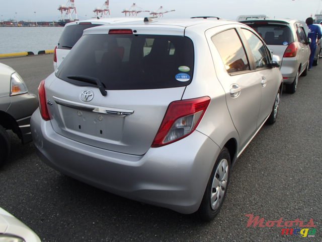 2011' Toyota Vitz F photo #2