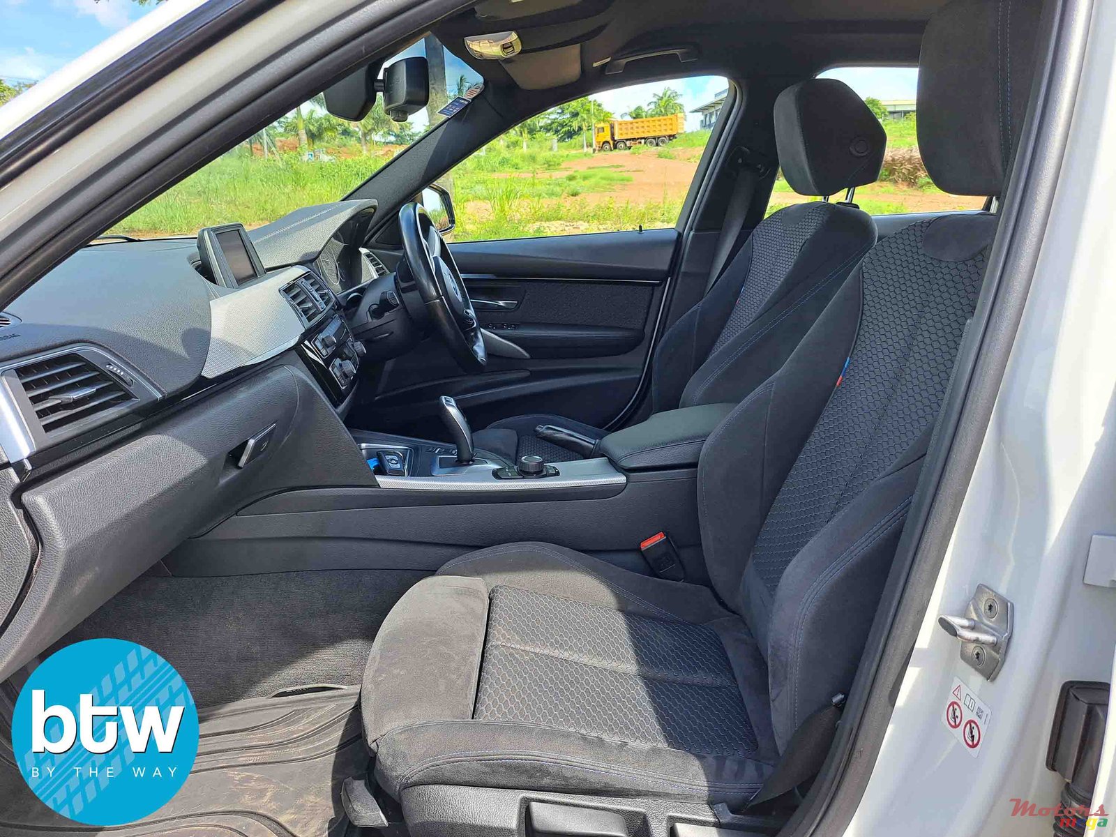 2018' BMW 318 photo #5