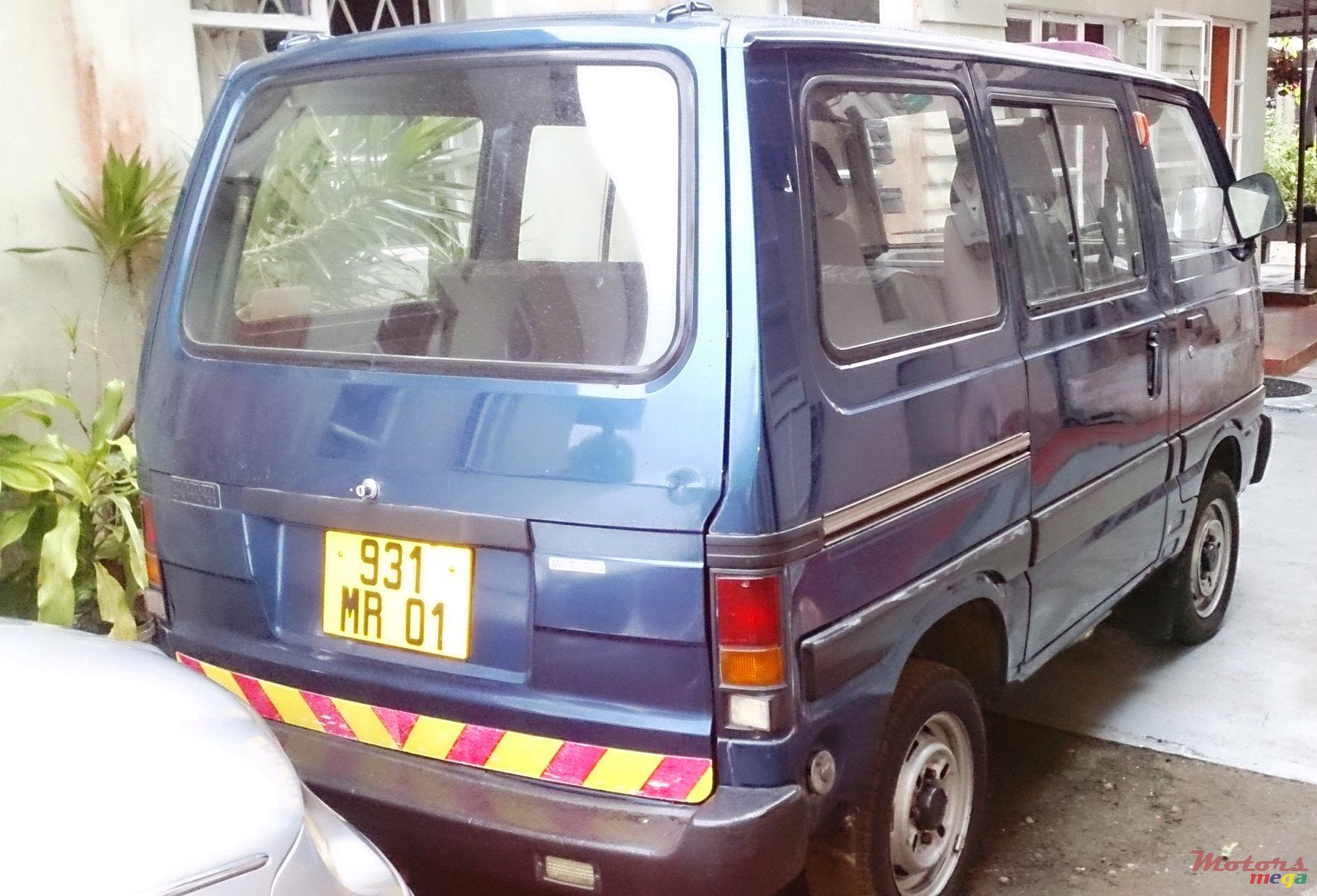 2001' Suzuki MR Wagon van photo #2