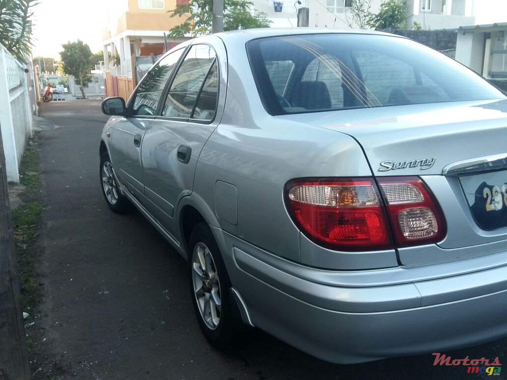 2002' Nissan Sunny photo #1