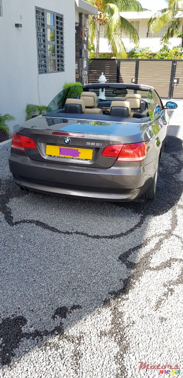 2010' BMW 325 325i photo #4