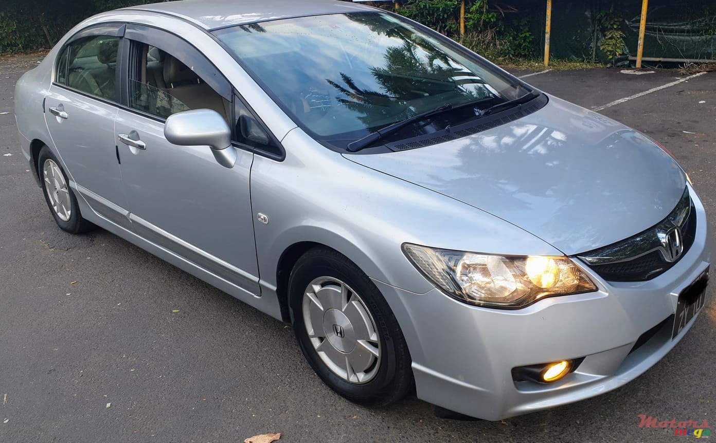 2010' Honda Civic Hybrid photo #1