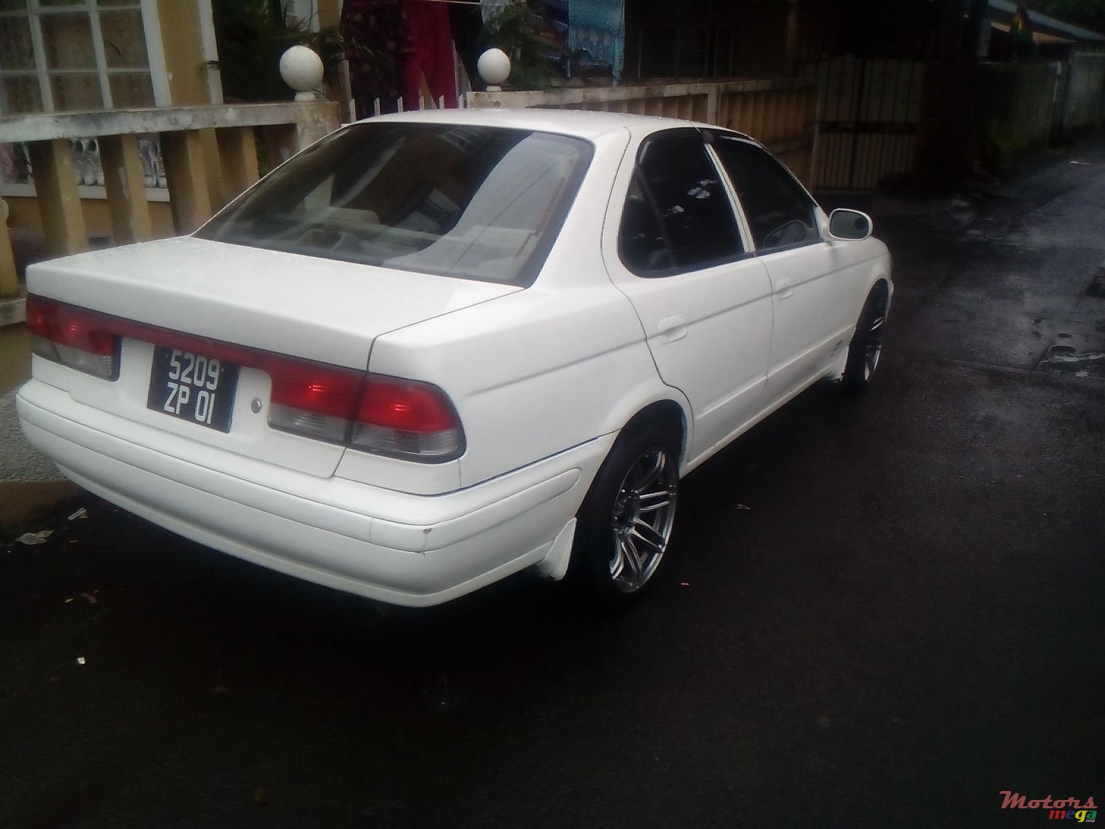 2001' Nissan Sunny photo #2