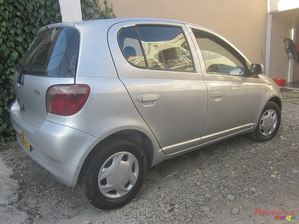 2000' Toyota Vitz photo #3