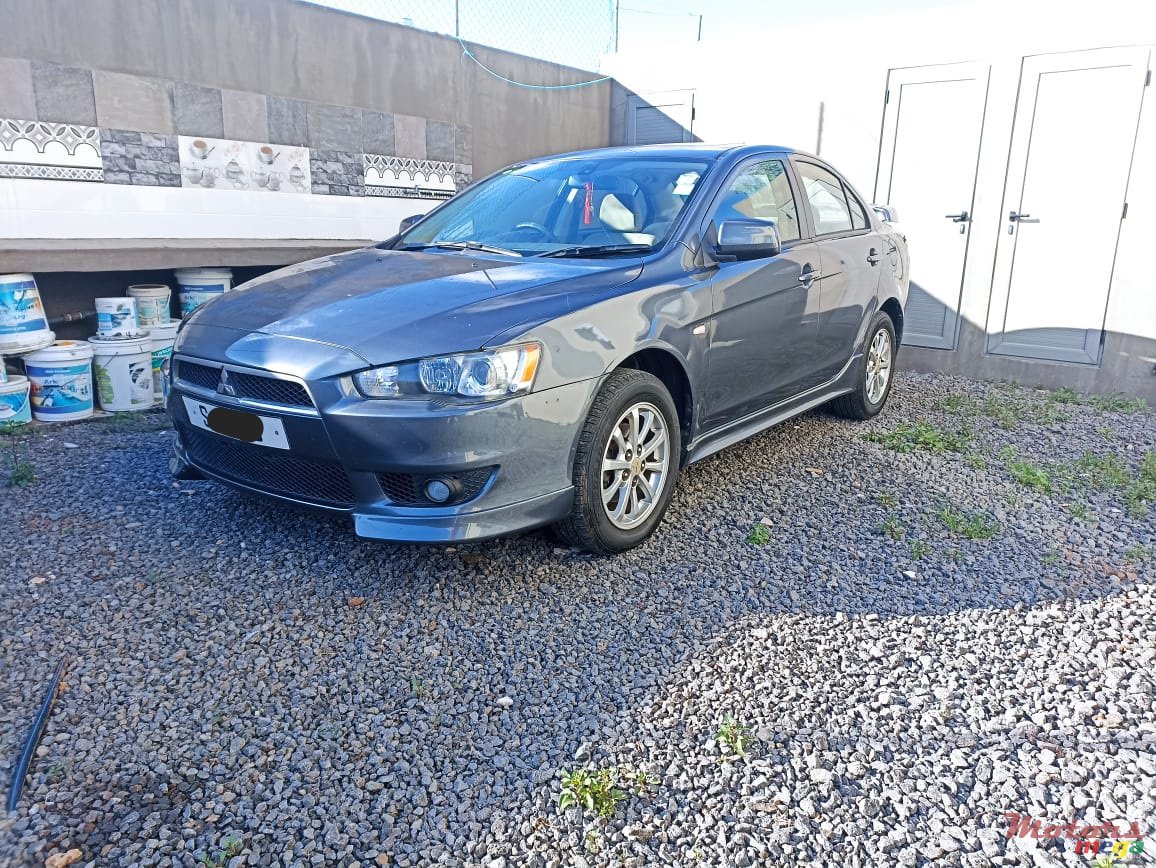2010' Mitsubishi Lancer photo #5