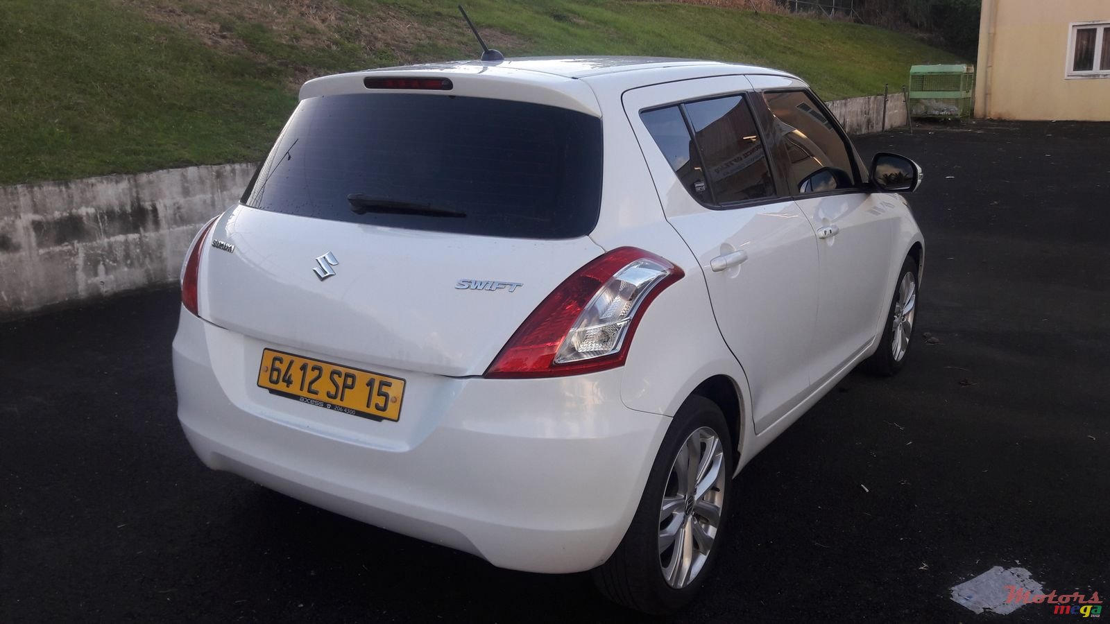 2015' Suzuki Swift Glx Japan photo #3