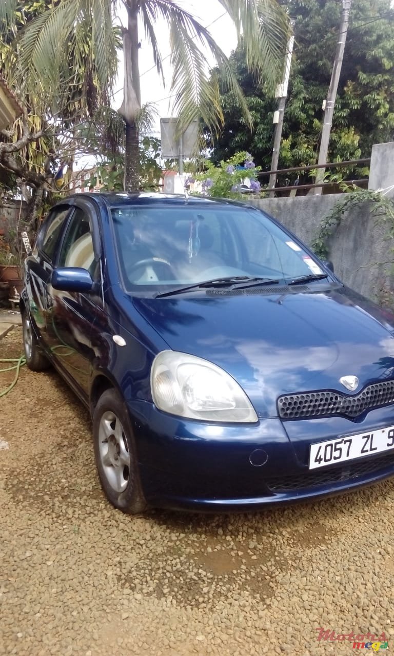 1999' Toyota Vitz photo #3