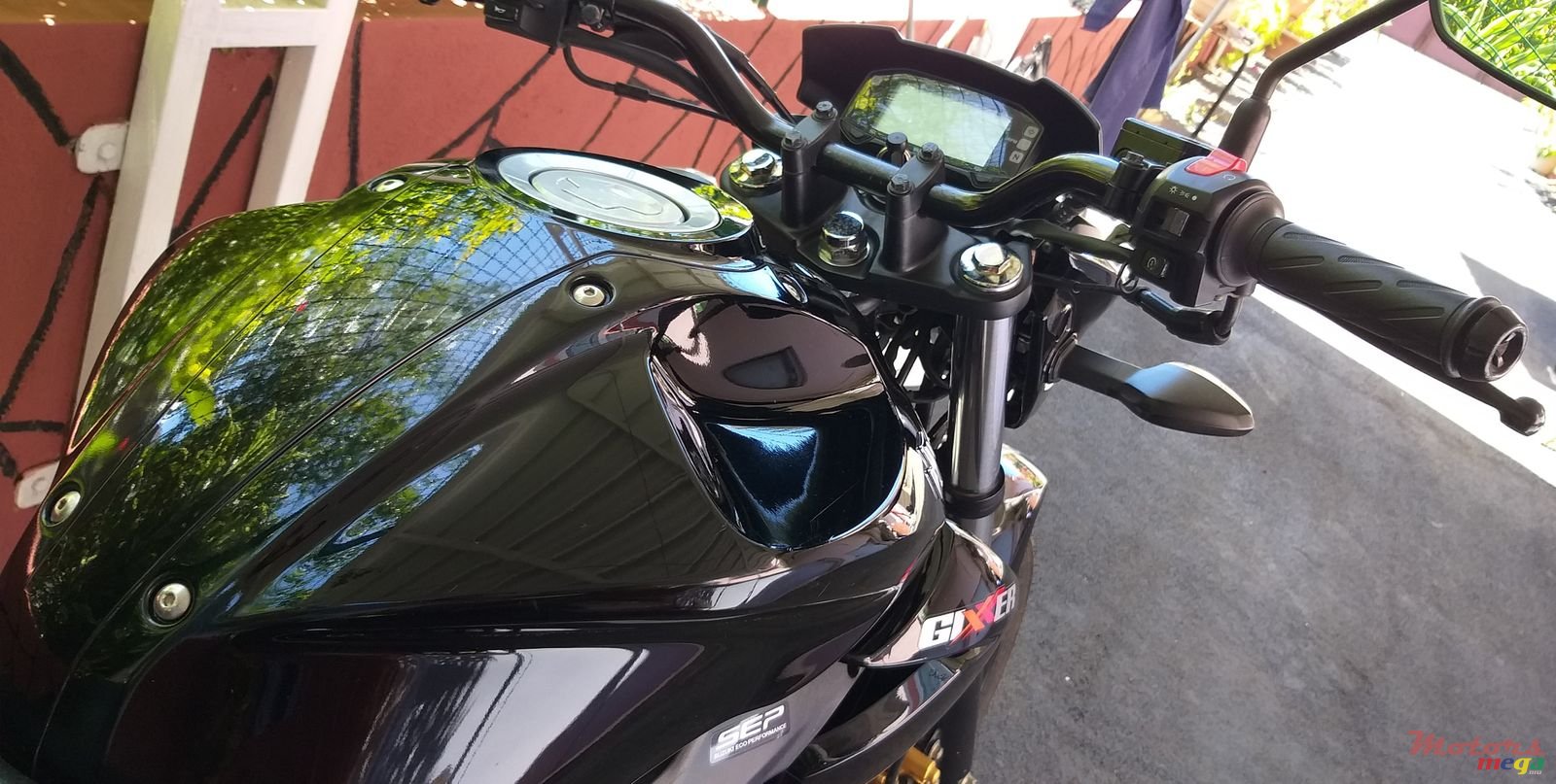 2017' Suzuki Gixxer photo #4