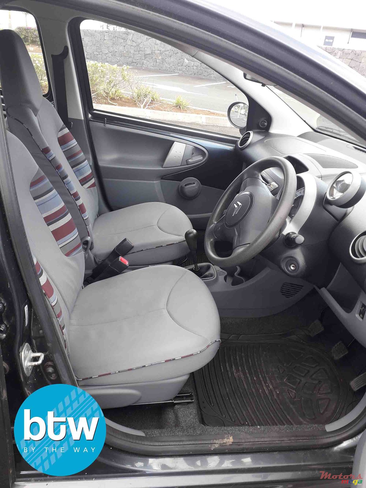 2012' Citroen C1 photo #6