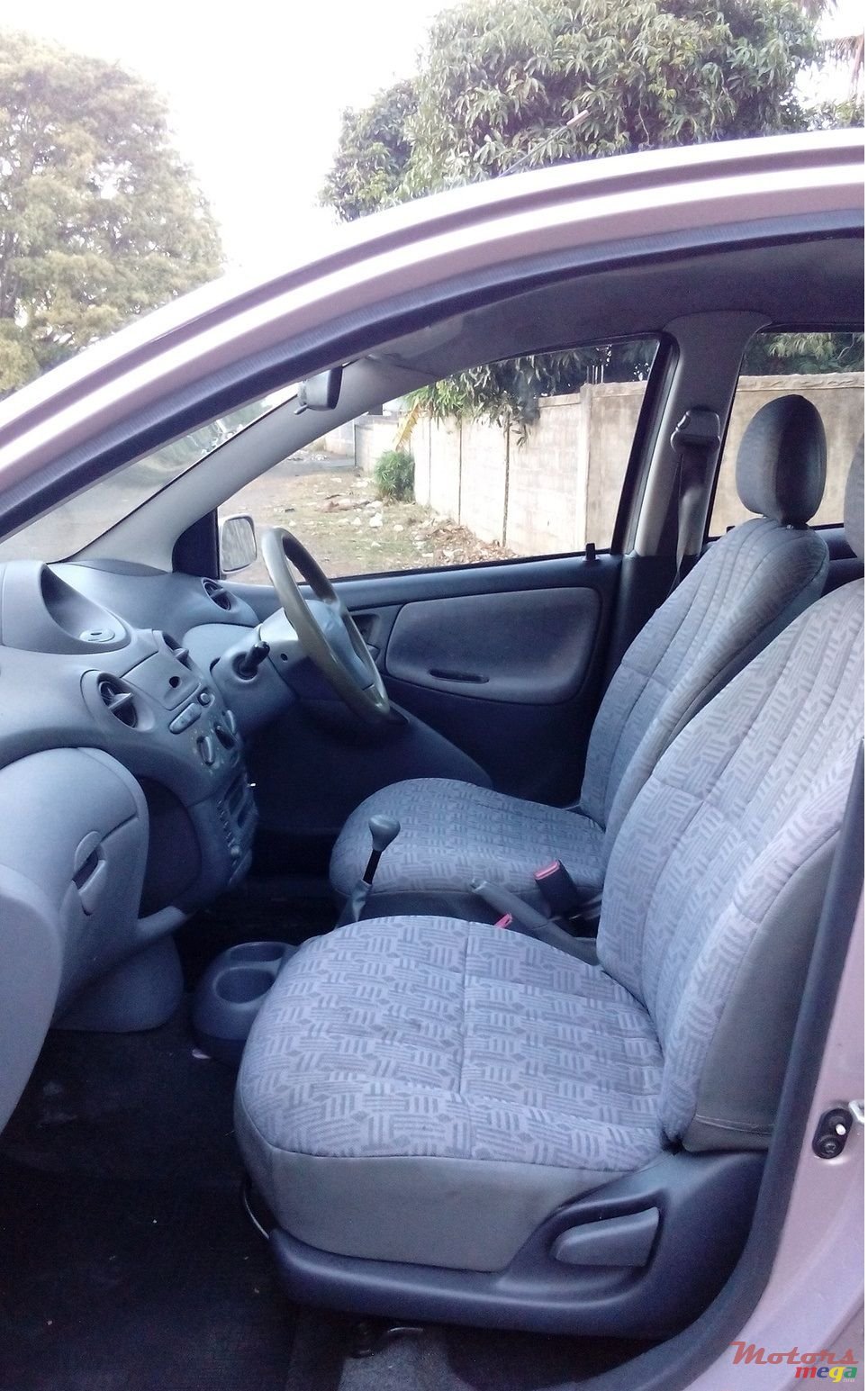 2000' Toyota Vitz 1.0 photo #2