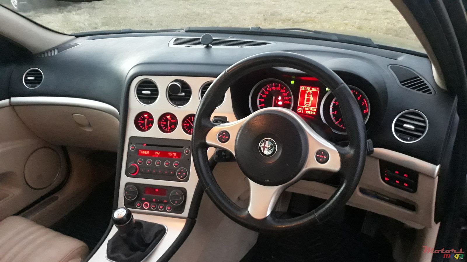 2010' Alfa Romeo 159 1.9 JTS photo #3