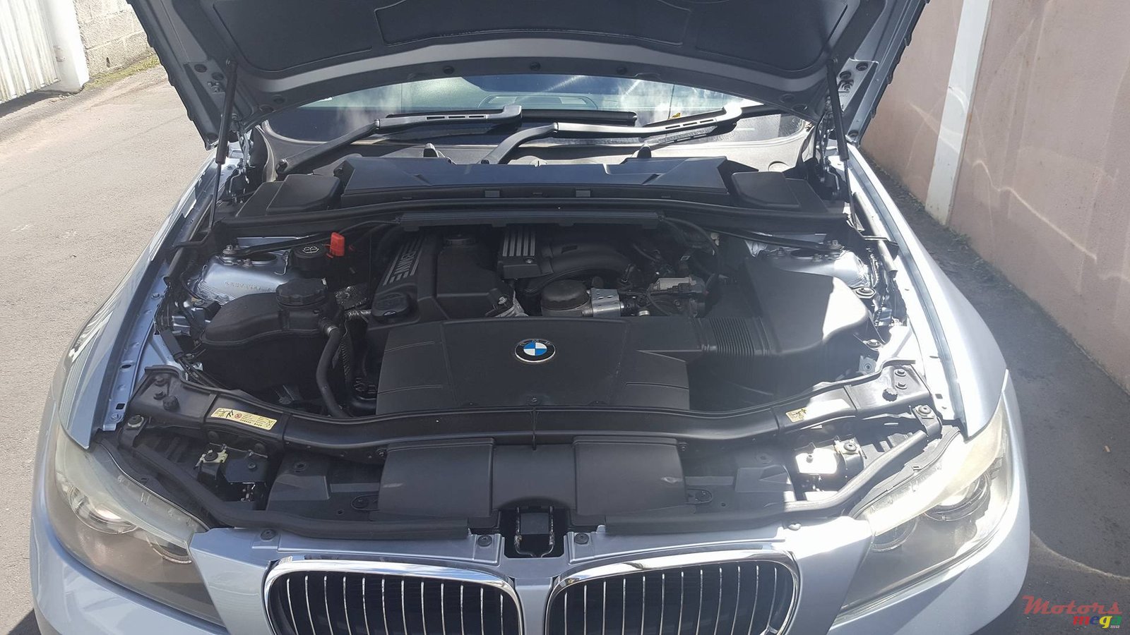 2009' BMW 320i M-Sport photo #5