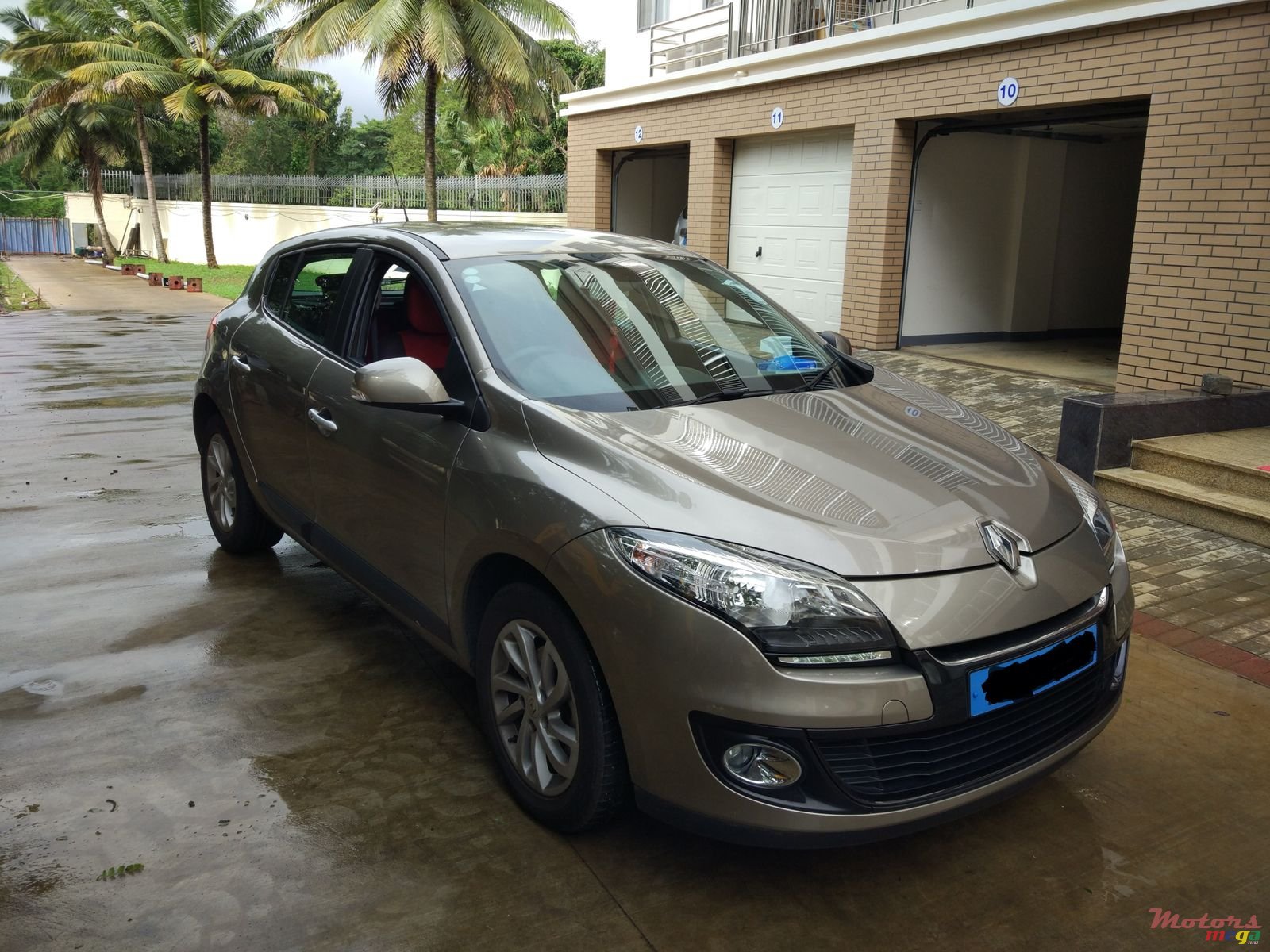 2012' Renault Megane photo #2