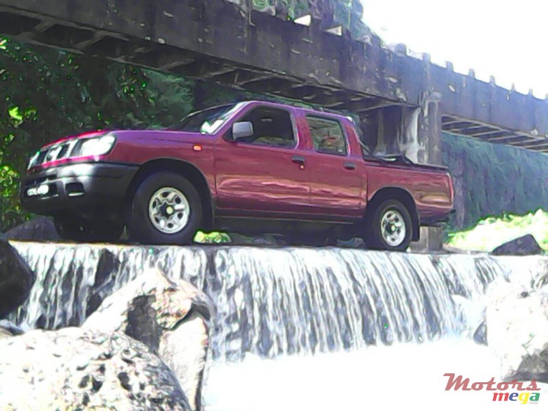 2001' Nissan photo #1