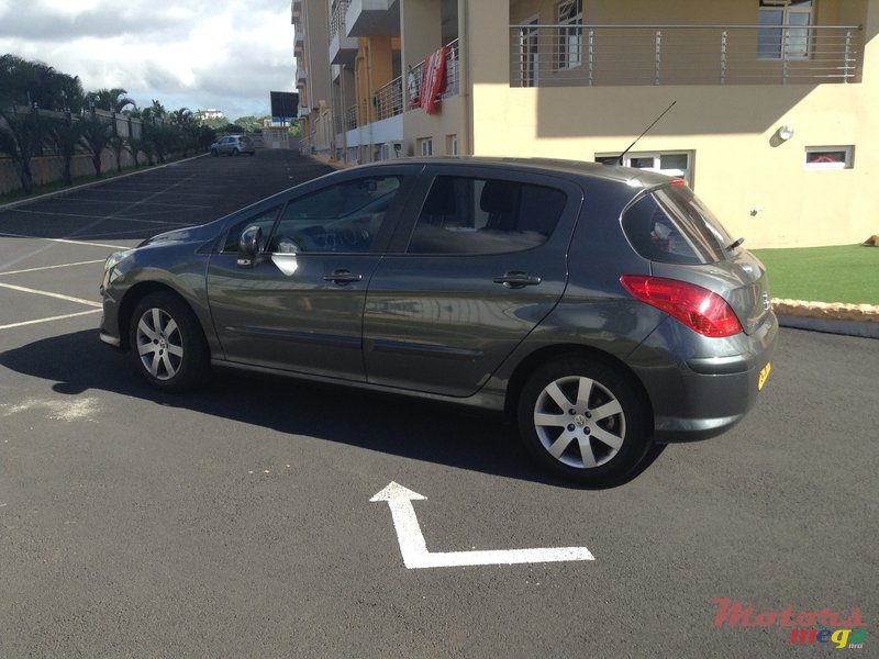 2011' Peugeot 308 none photo #2