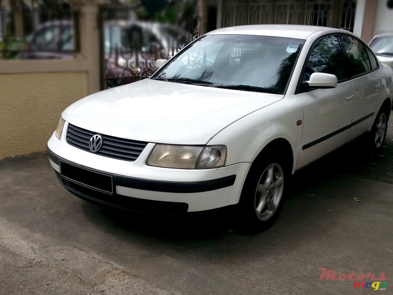 1999' Volkswagen Passat photo #1