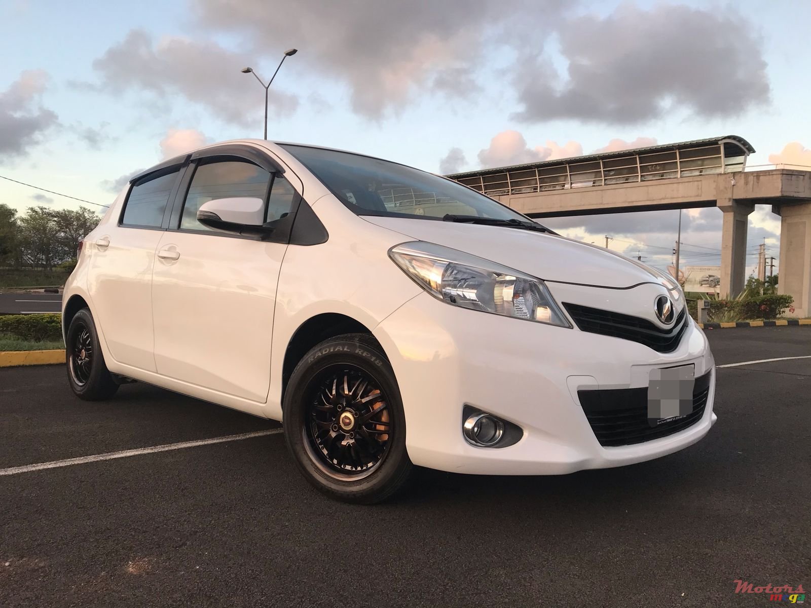 2013' Toyota Vitz photo #1