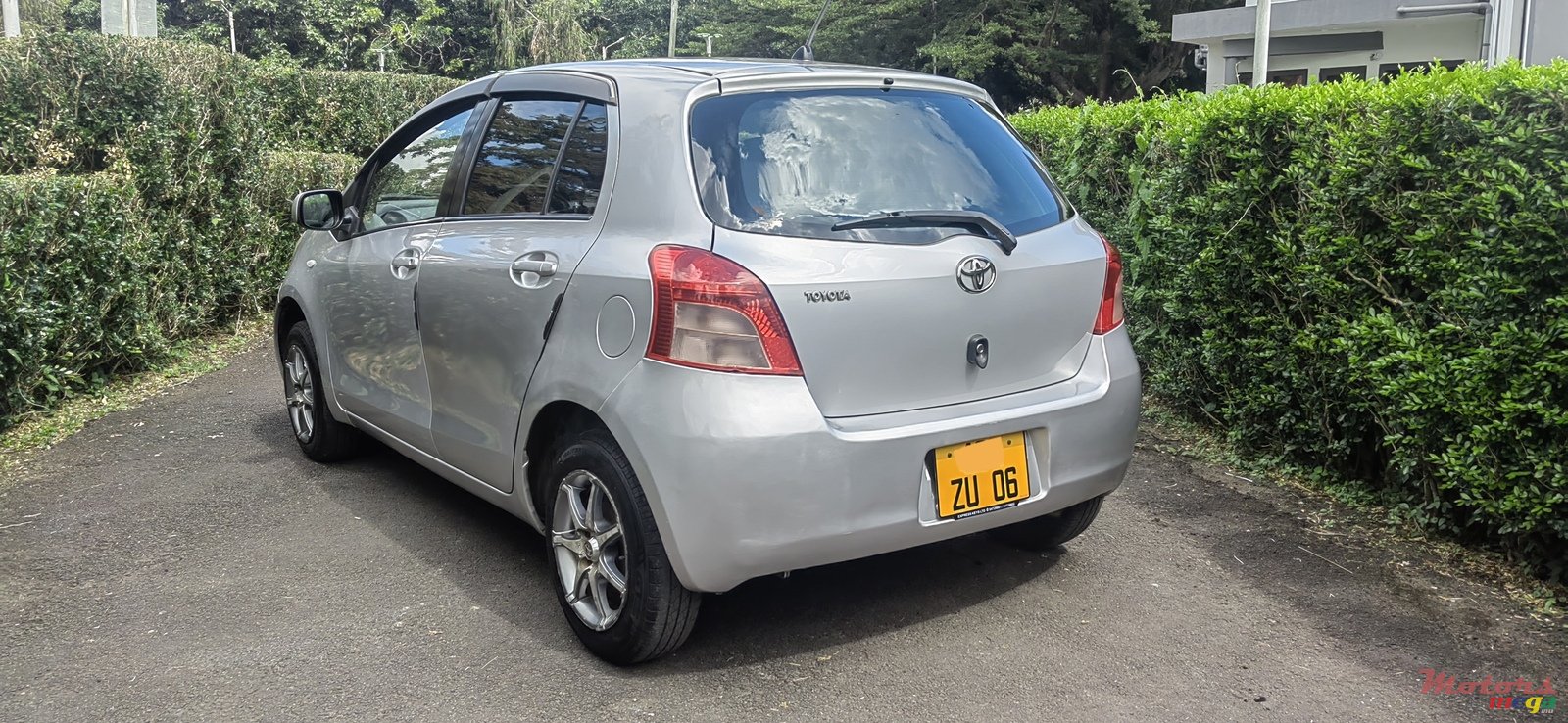 2006' Toyota Vitz photo #3
