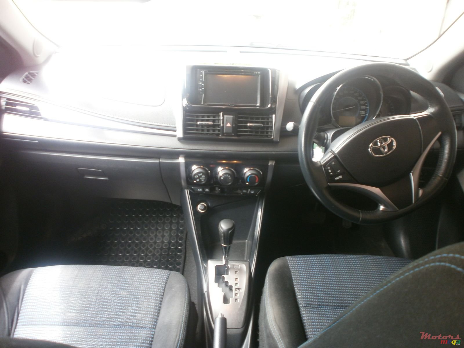 2015' Toyota Yaris photo #3
