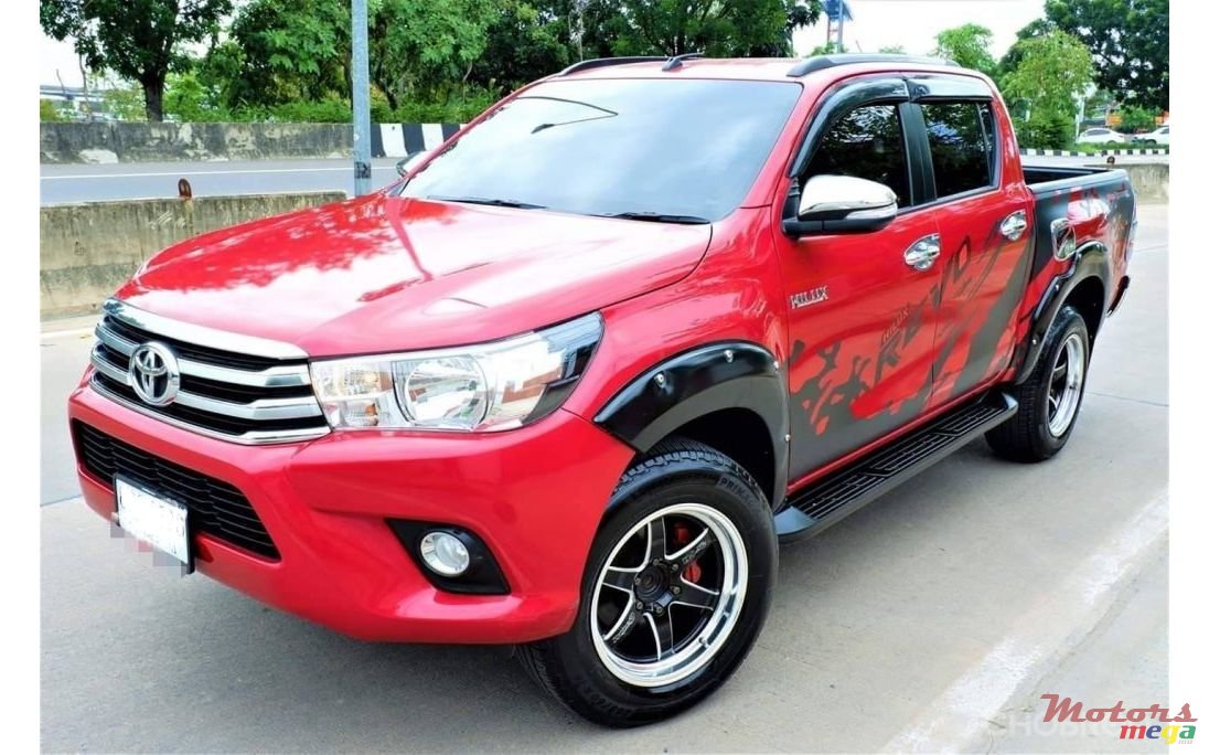 2017' Toyota RunX photo #1