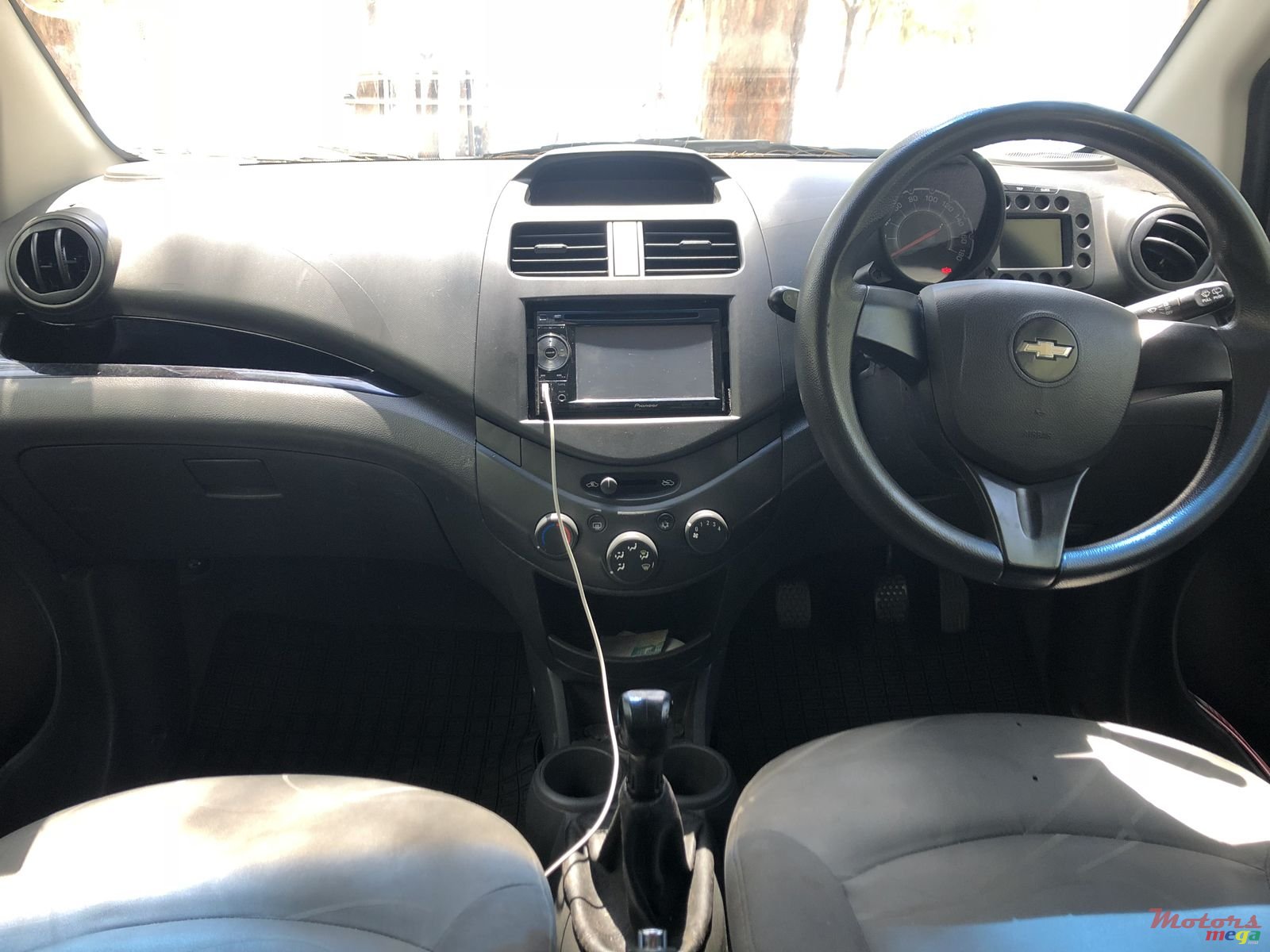 2011' Chevrolet Spark photo #3