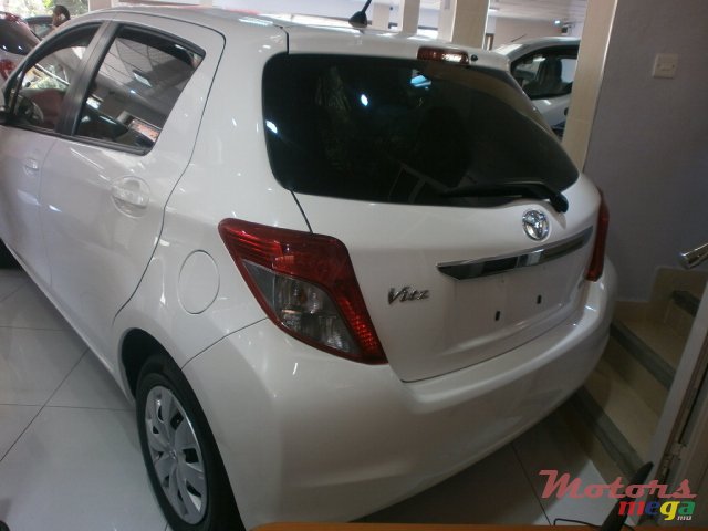 2013' Toyota Vitz photo #2