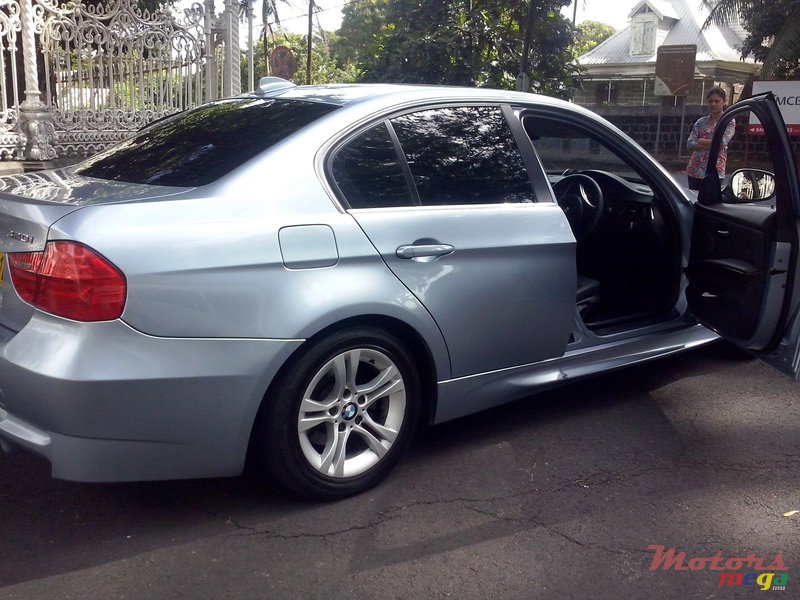 2010' BMW 3 Series photo #1