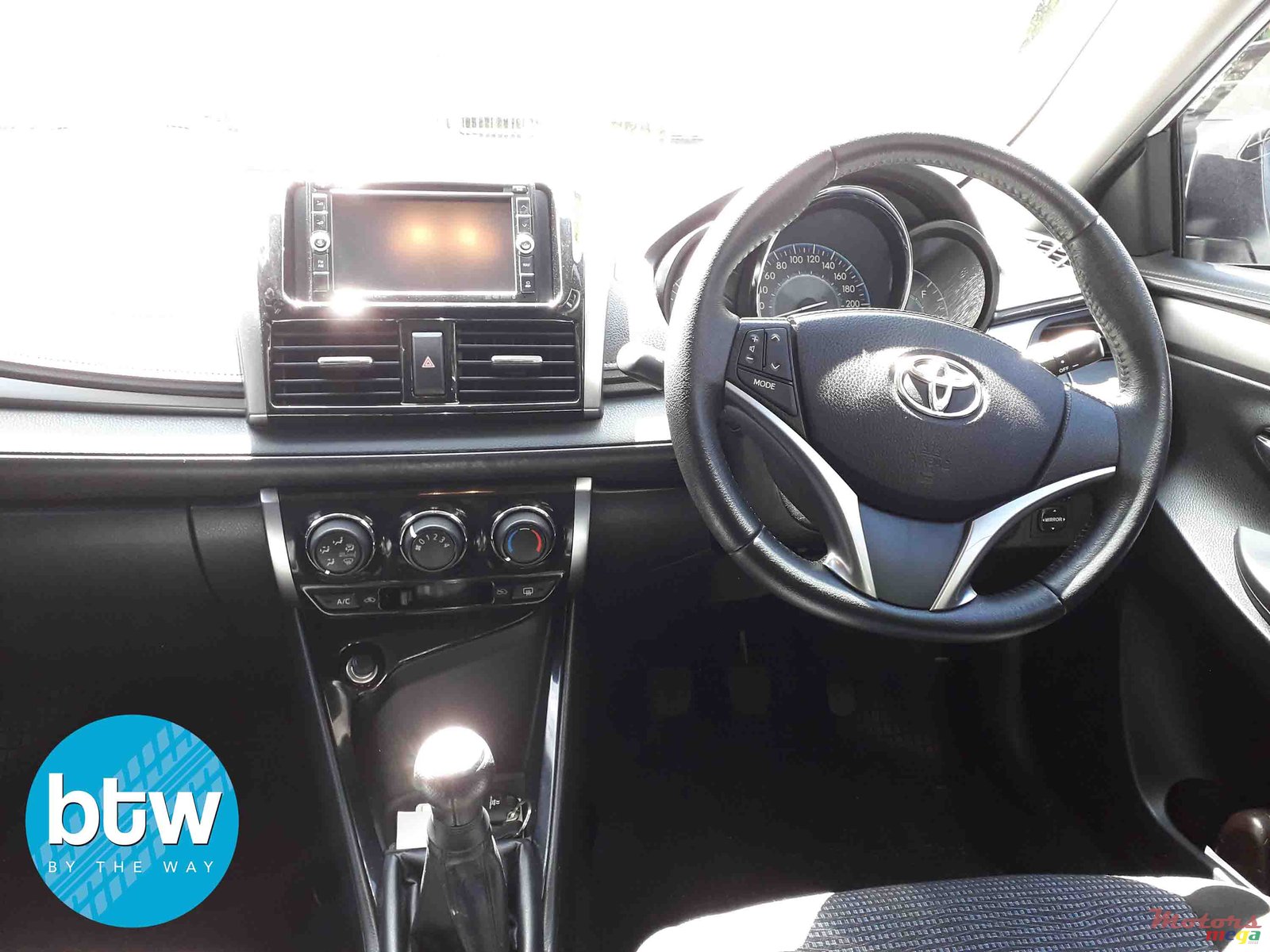 2017' Toyota Yaris photo #6