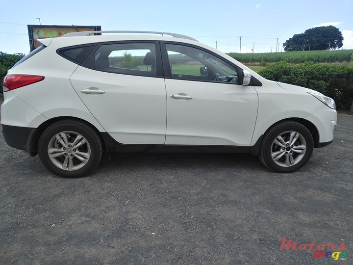 2011' Hyundai ix35 photo #2