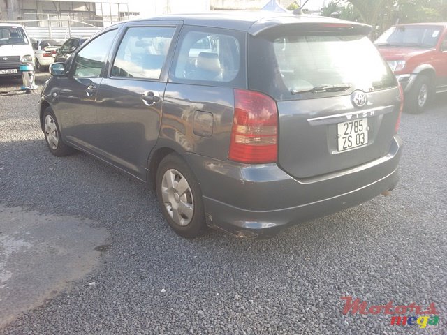 2003' Toyota Wish photo #4