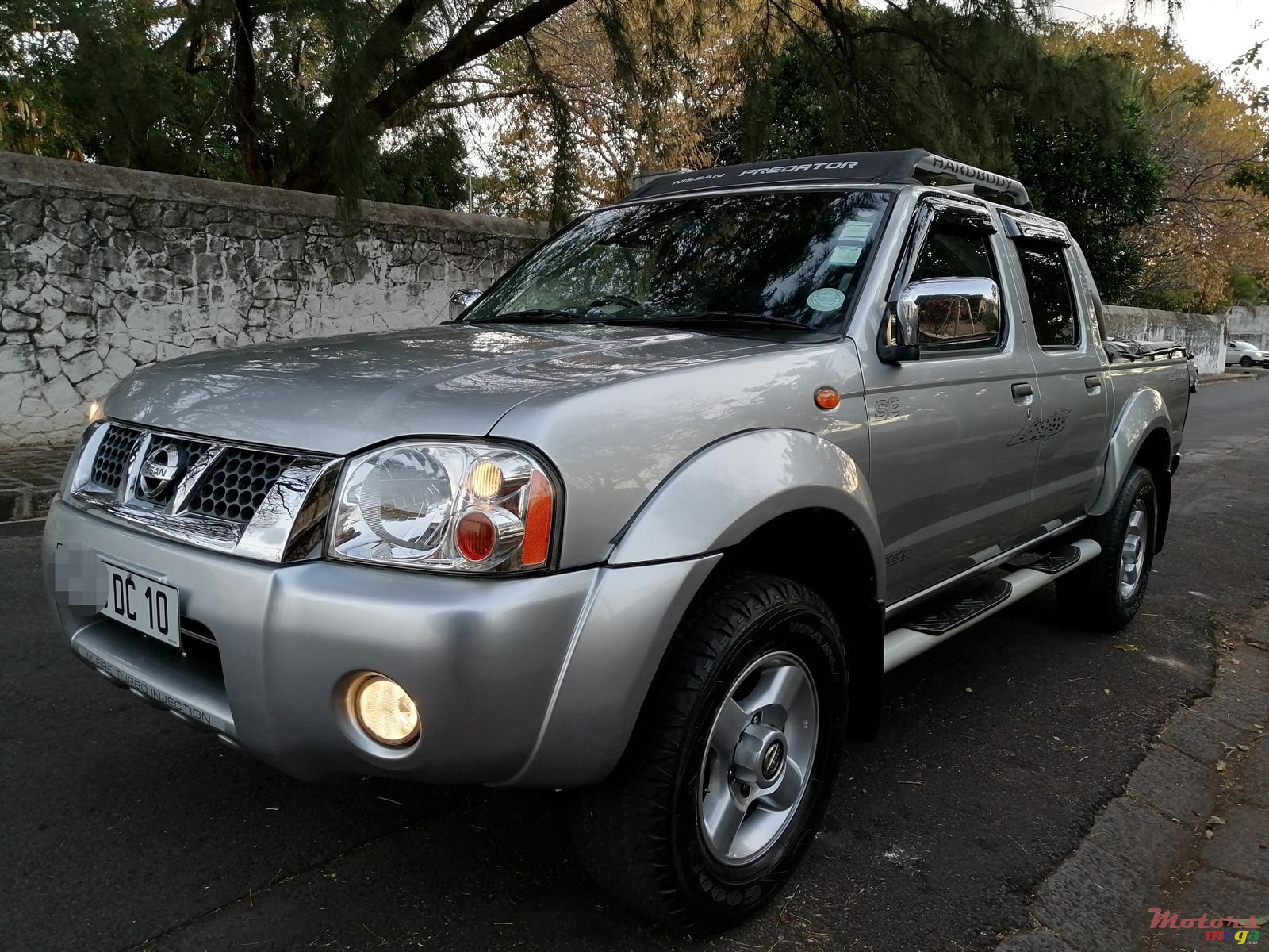 2010' Nissan Hardbody photo #3
