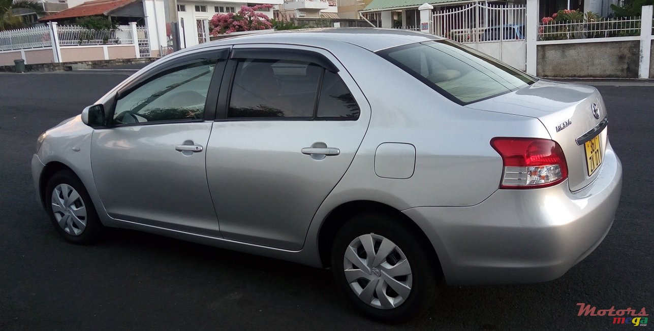 2007' Toyota Belta photo #2