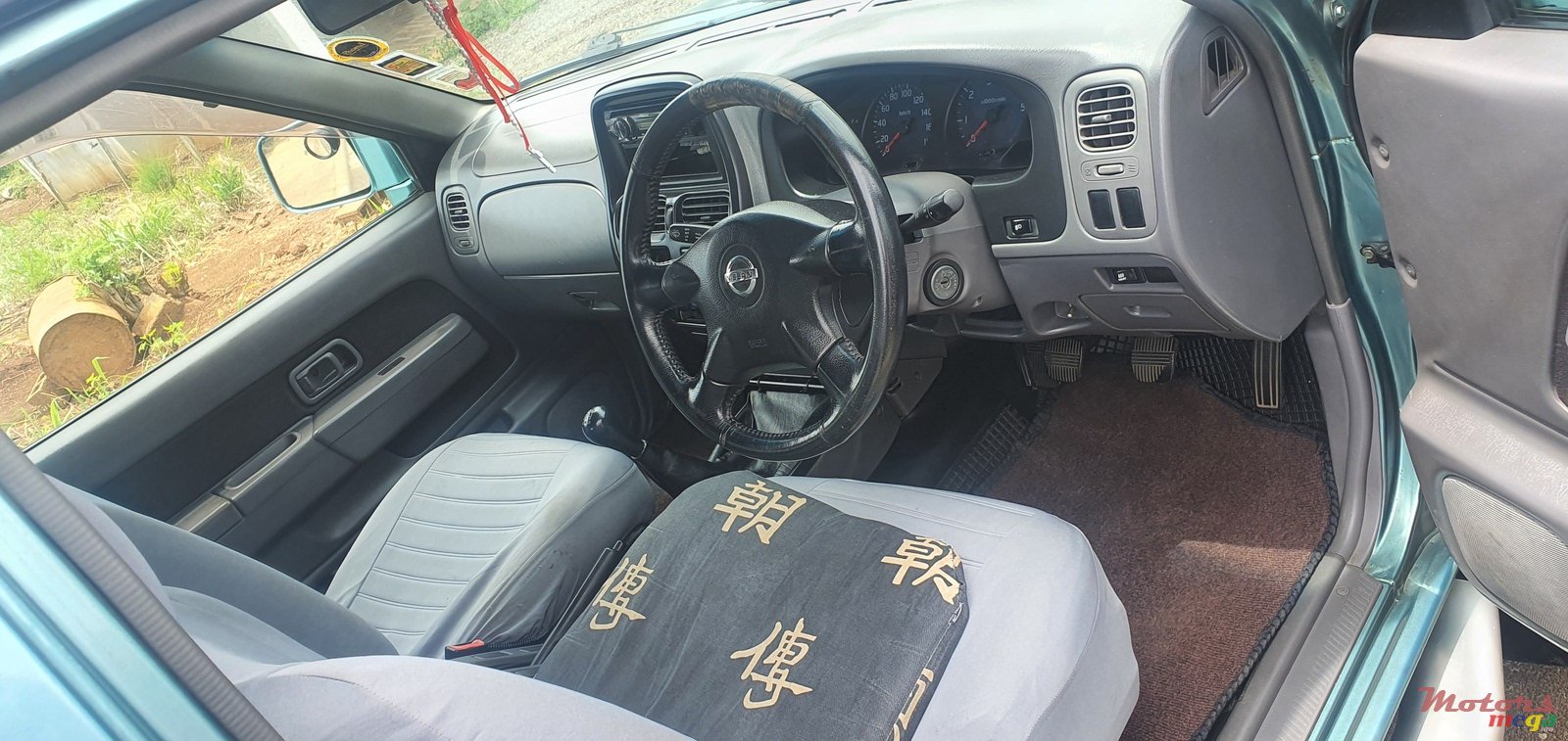 2005' Nissan Hardbody Original photo #2