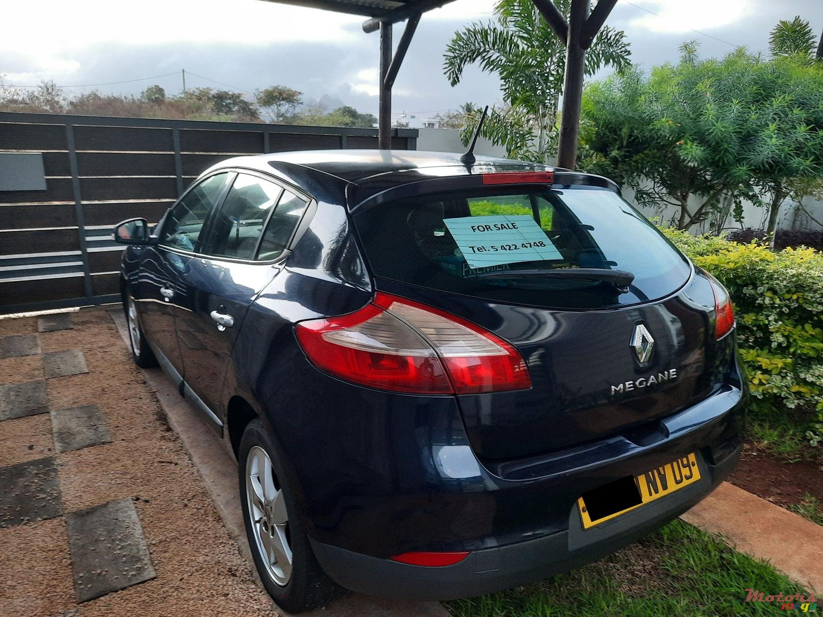 2009' Renault Megane photo #2