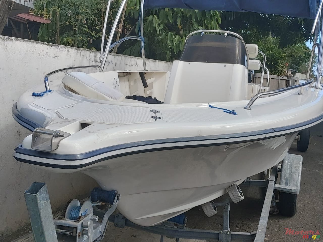 2012' Legend photo #1