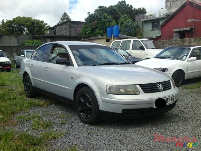 1998' Volkswagen Passat photo #1