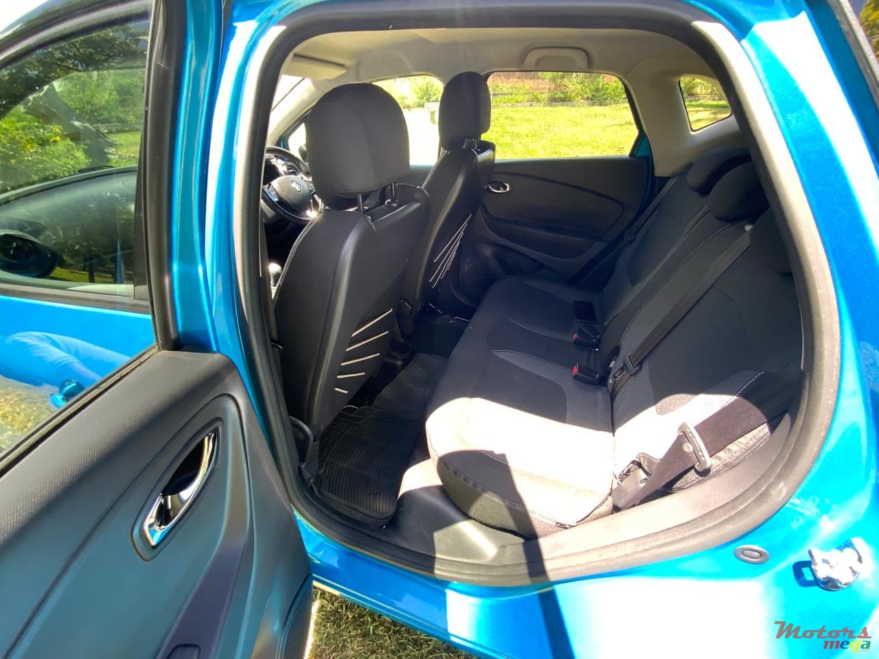 2015' Renault Captur photo #5