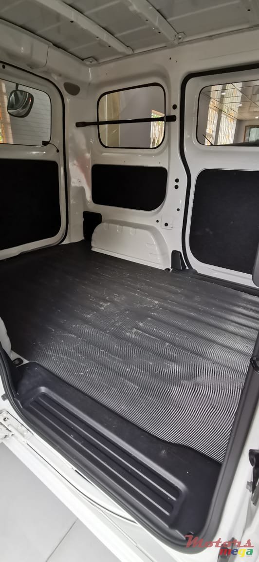 2017' Nissan NV 200 photo #5