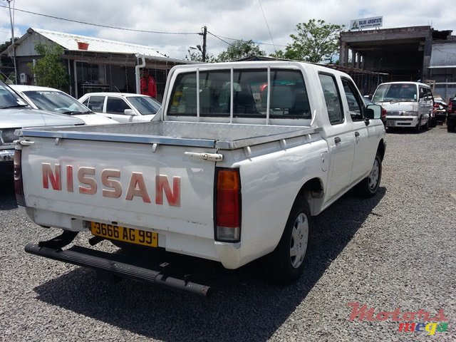 1999' Nissan 2x4 photo #6