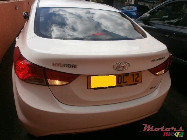 2012' Hyundai Elantra Gls photo #2