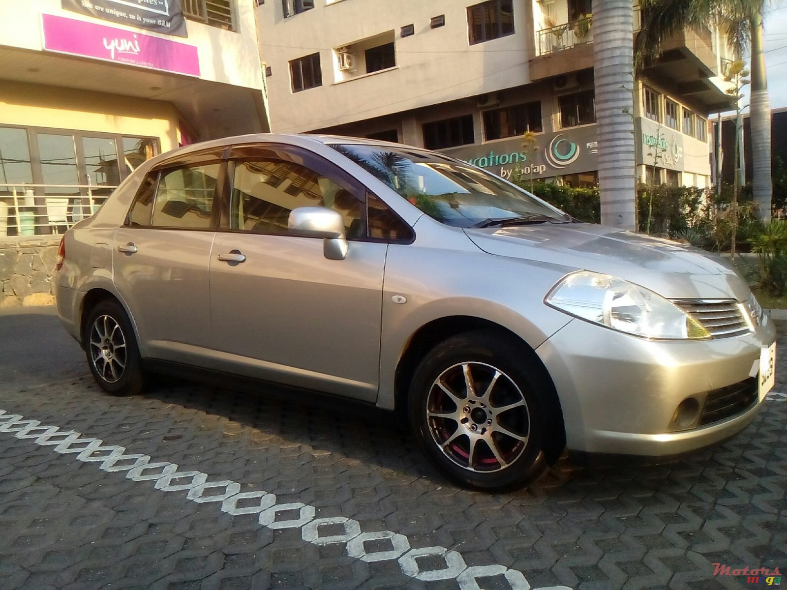 2007' Nissan Tiida photo #1
