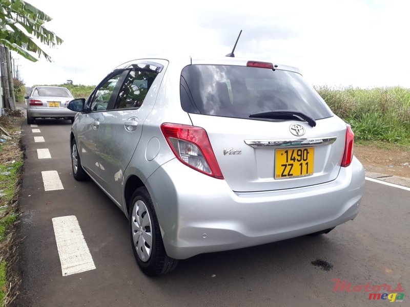 2011' Toyota Vitz 1320cc photo #2