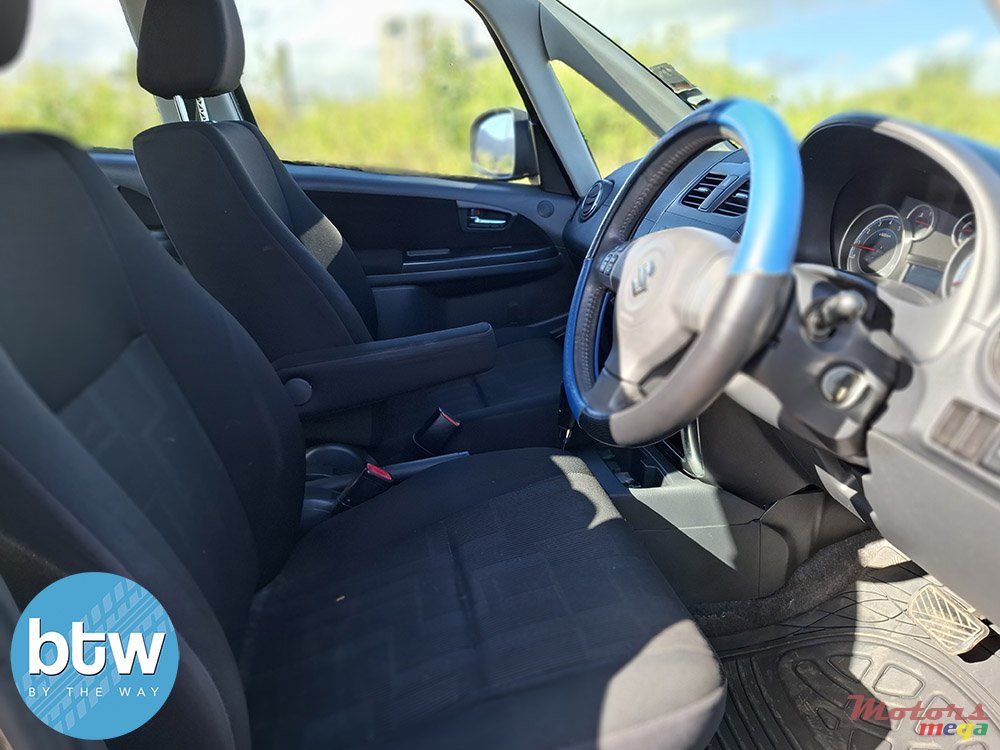 2013' Suzuki SX4 photo #5